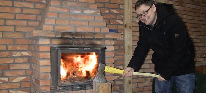 Karty tarota już spłonęły! I w piecu jest miejsce wszystkich narzędzi szatana! Zobacz film z Frondowej spalarni Wszelkiego ZŁA